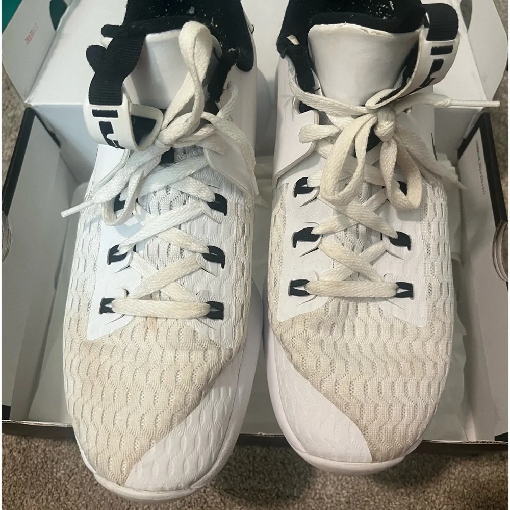 Lebron Witness V Basketball shoes - Picture 4 of 5
